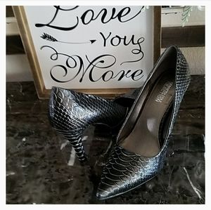 Kenneth Cole Pump It Up Snake Pewter Heels